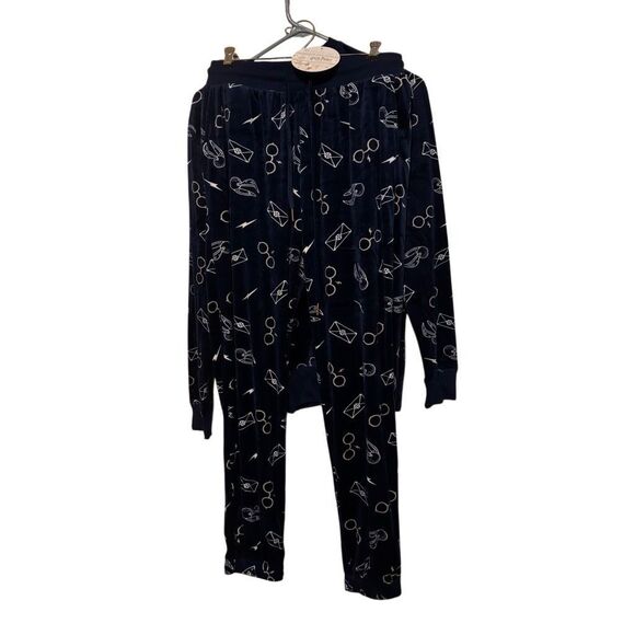 Harry Potter Wizarding World Size Women’s Small 2 Piece Pajama Set *New* - Picture 1 of 9